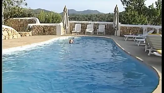 Blonde girl sucks a huge dick to a tits cumshot by the pool