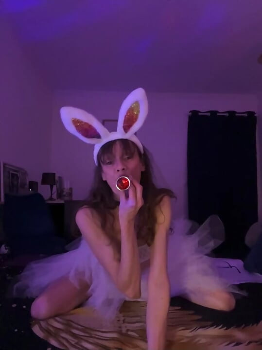 Naken dansende kanin