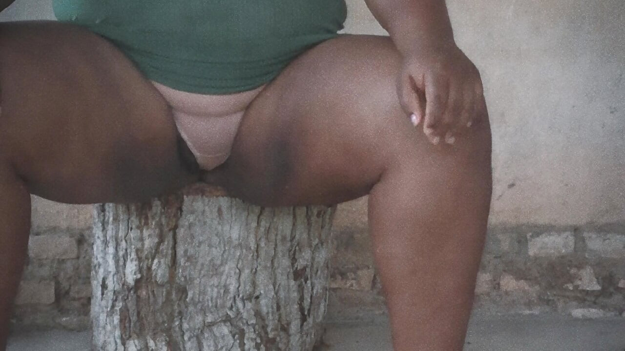 Cameltoe in stepmom's short dress