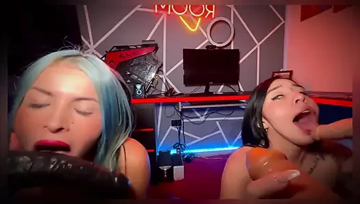 Соседи По Комнате, Жаждущие Секса, Играют С Дилдо И Лизают Друг Другу Задницы - Sweetkimmi