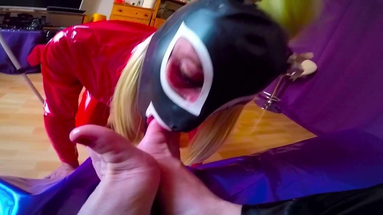 Latex slut suck feet