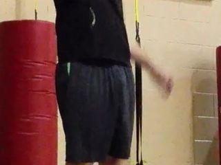 Str8 Papi spielt im Fitnessstudio Freeball