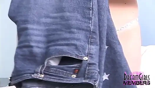 Bu üniversiteli tatlı kız için şimdiye kadarki ilk video