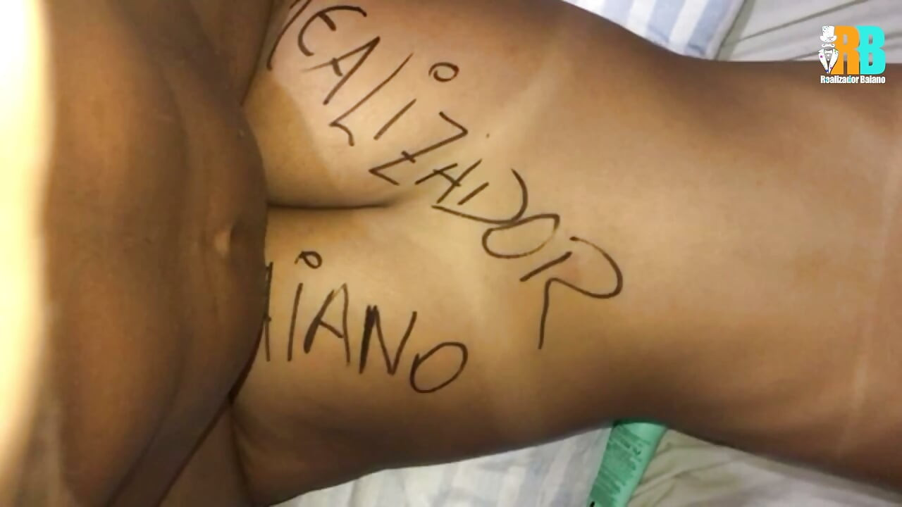 Direktor mula sa Bahia na nakikipagkantutan sa may-asawa sa kama habang nanonood ang cuckold