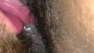 Grande ébano coño labios lamiendo muy peludo mojado