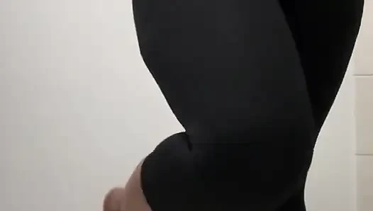 Aku dikasih perintah untuk memekku habis-habisan sampai kencing!