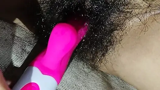 Masti masala lagi asik muasin memeknya pakai mainan seks
