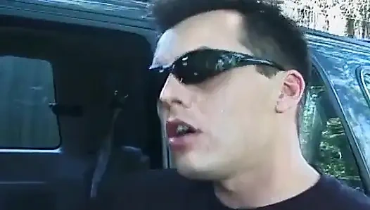 Горячий лесбийский и групповой секс на улице со страстным поеданием киски