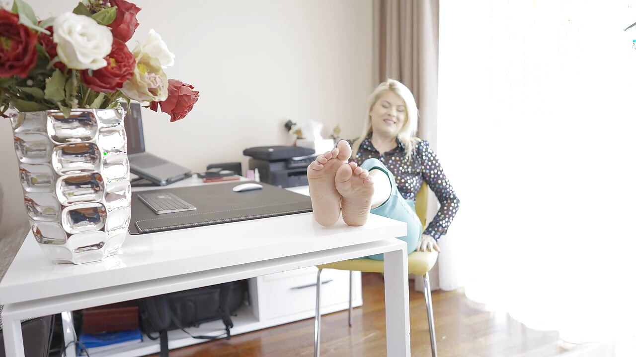 She Uses Her Beautiful Feet to Make Me Happy!