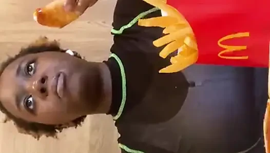 Öffentlicher McDonalds Mukbang