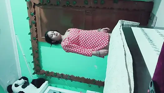Latika si cewek seksi dengan toket besar yang lagi sange
