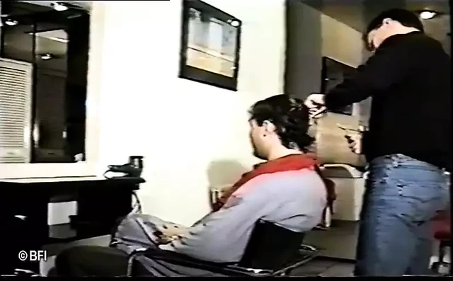 Amateur woman spanked at the hairdresser
