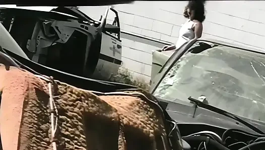 Pis kaltak bakış açısıyla her şeyi alıyor