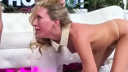 Addison votka ters kovboy kız tarzında Nade'in yarağına biniyor!