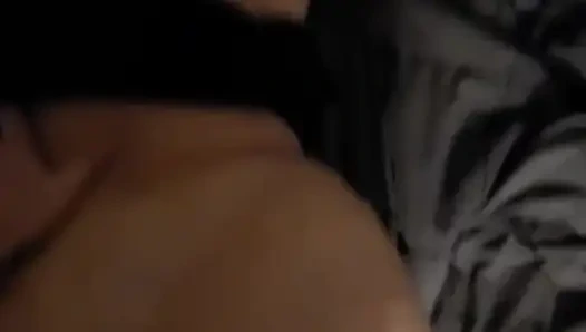 MILf nimmt jungen schwanz in seinem college-wohnheim