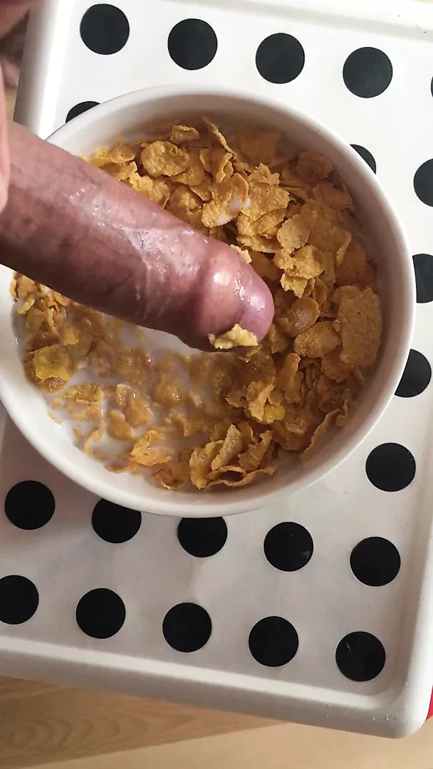 pee breakfast - cornflakes