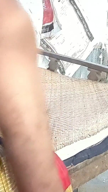 Epischer moment aus "Bengoli ehefrau muschi und analfick mit großem schwanz ihres freundes"