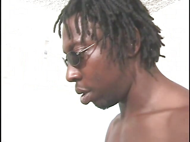 Puta negra tiene suficiente carne para ir en este pesado gang bang