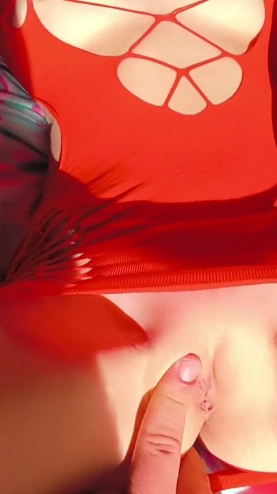 I finger off her stepsister's pink on a sunny day | Clip 1