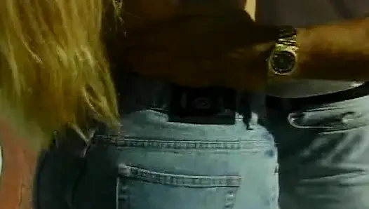 Pool-fick mit atemberaubendem blondem pornostar
