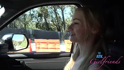 В видео от первого лица McKenzie Mae: Дата на пляже, публичный писсинг, киска в машине Rub и соблазняет минет