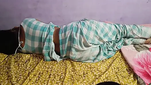 Горячая индийская крошка дези трахается