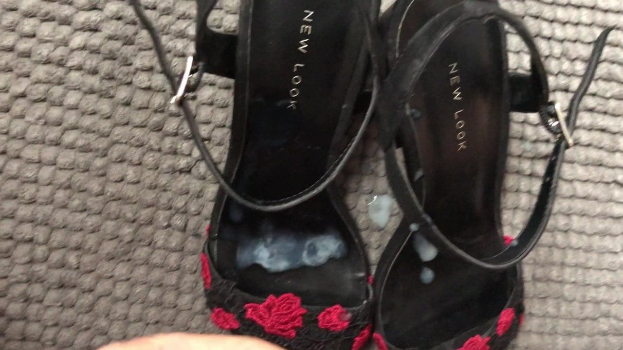 Cumming over Kayleigh's shoes