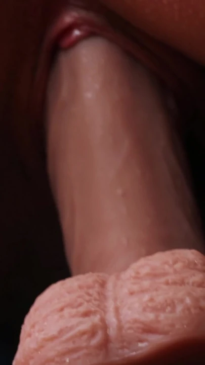 Momento emocionante de "Madrasta gostosa realmente gosta quando eu a assisto se masturbar."