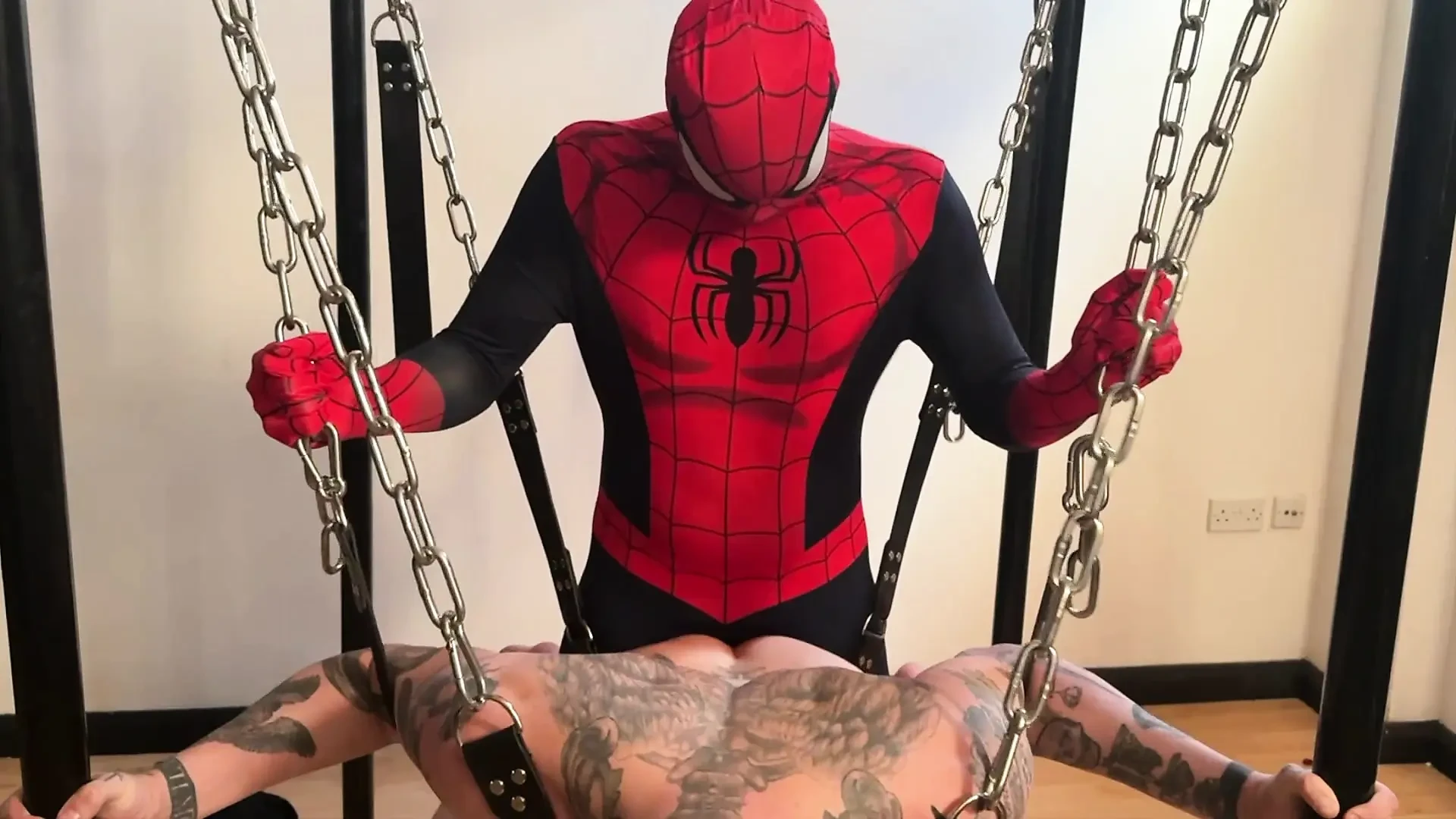 Γαμήσι με σφεντόνα του BBC Spiderman