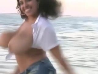 SDRUWS2 - BIG BOOBS ARE BETTER THAN SMALL ONES