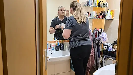 Наблюдаю, Как Моя Жена Готовится... Она Выглядит Так Хорошо - Рутина Макияжа С Зеркалом