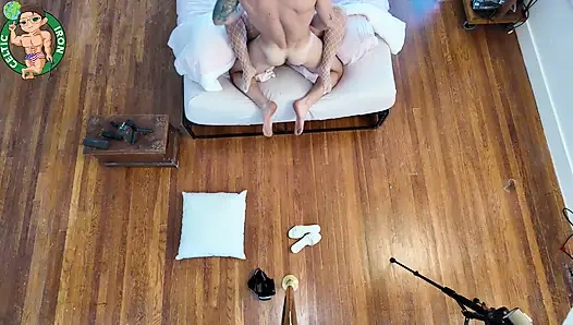 En iyi erkek arkadaş genç hemşireye büyük yarakla çoklu orgazm yaşatıyor