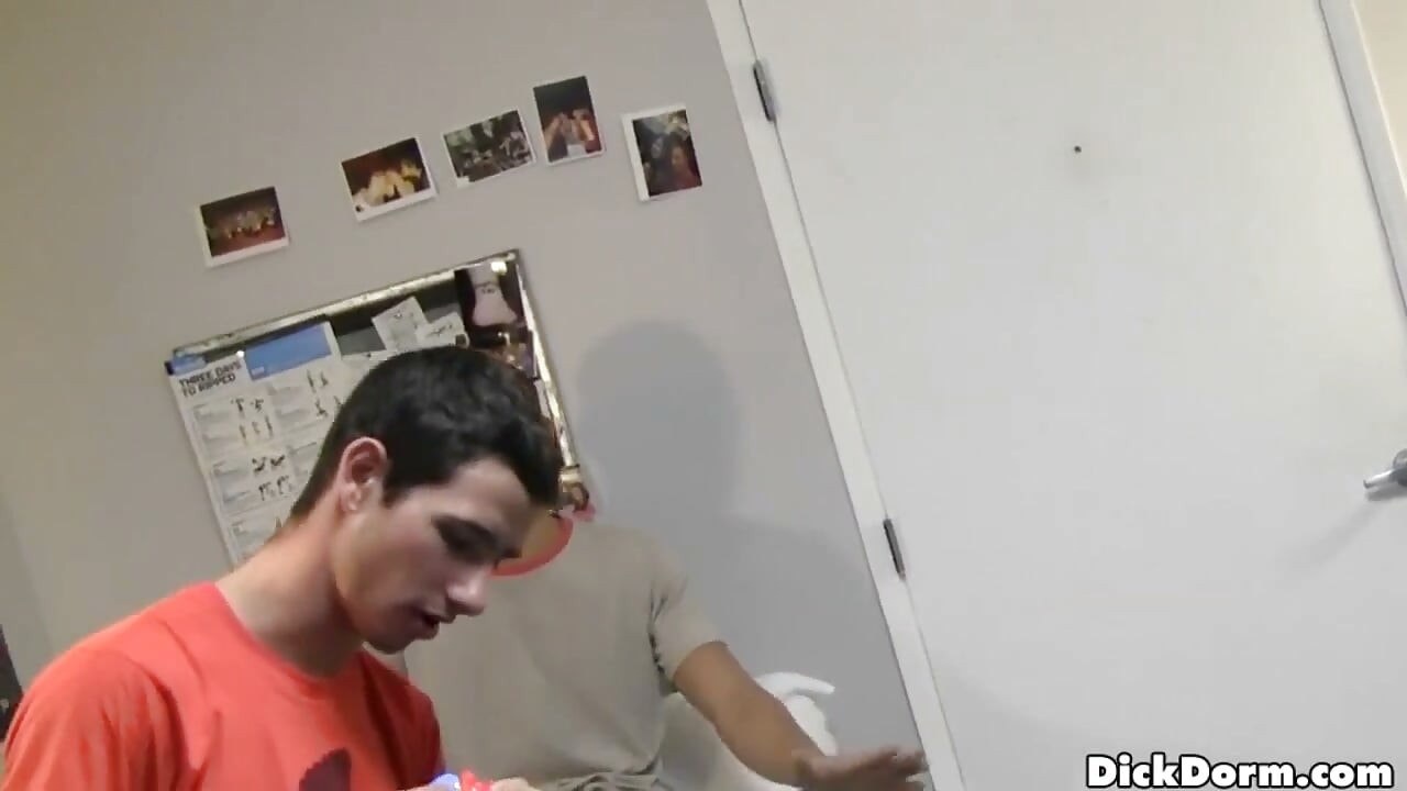 Reality dudes - seks anal threesome bareng cowok penjaga kolam renang untuk merogoh kocek