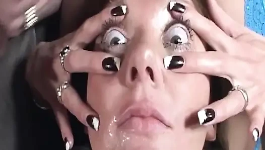 Tante seksi rambut pirang ini dicrot sperma hangat setelah dientot habis-habisan