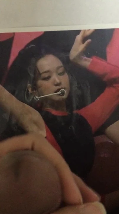 Spuszczam się na izone jang wonyoung pachę 3x i twarz 1 + sikanie