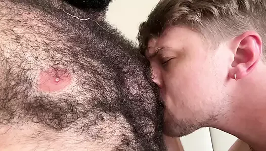 Un mec Woof se fait baiser sans capote