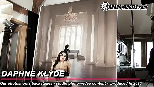 388-fotoshooting hinter den kulissen Daphne Klyde - erwachsener