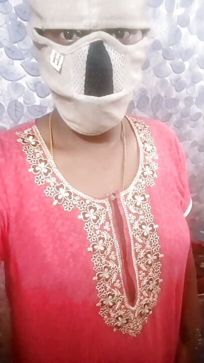 India tamil traviesa esposa Renu Secret cuarto de baño provoca desnuda y sari vistiéndose para el gerente de la compañía! Indiahotwifex