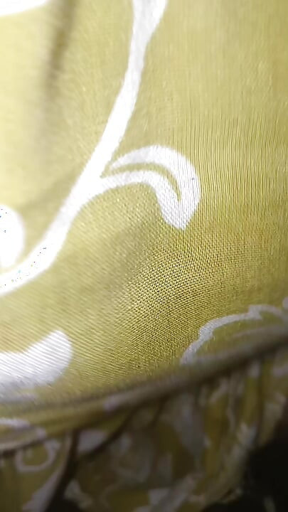 Kuuma seksikäs sisarpuolen perse osui koiratyyliin hindinkielisessä äänessä