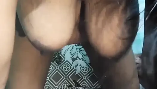 Дези бхабхи изменяет со своим мужем.