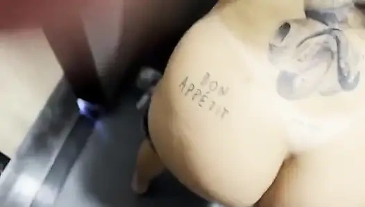 Comi Funcionria До Мак-но Банейро до Trabalho Dela И Gozei Дентро