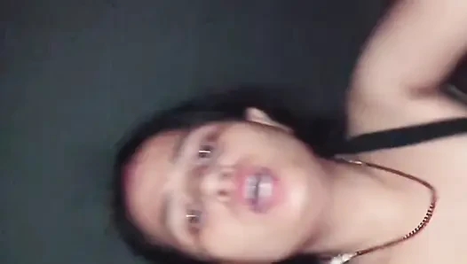 Latika büyük yarakla ateşli seksi sikişiyor
