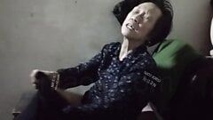 चीनी दादी के साथ सेक्स