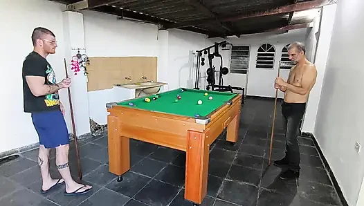 Carmona kayboldu ve Bay Carmona'nın göğüslerini emdi ve ona mastürbasyon yaptı