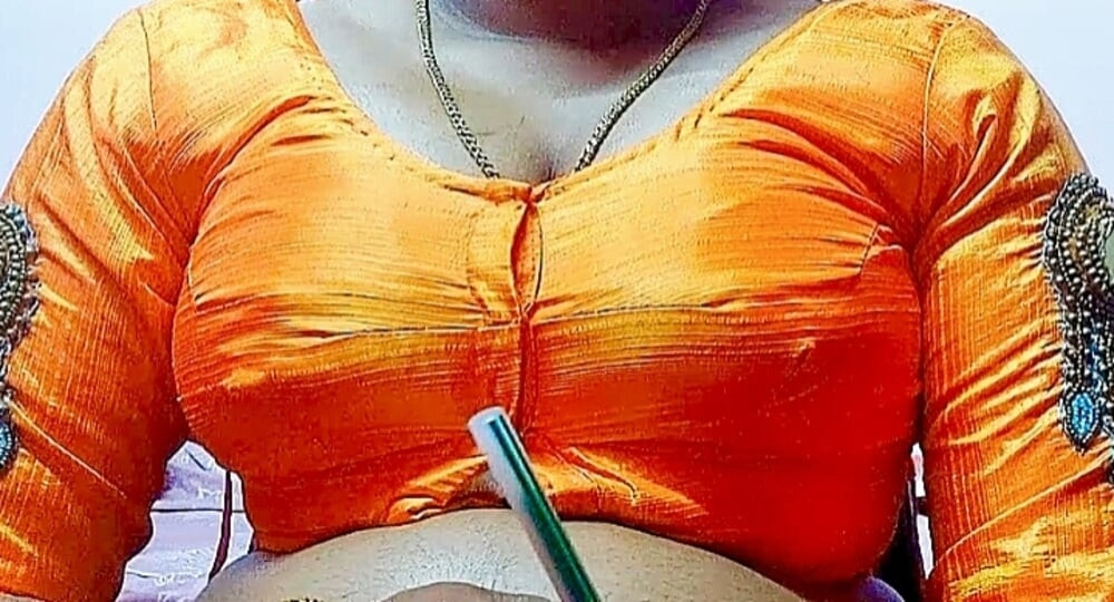 Zoya bhabhi si bintang bokep hot india dientot habis-habisan sambil bugil.