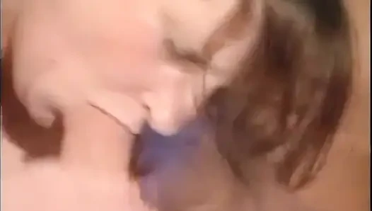 Sexy muskel-typ in großer molliger milf-muschi ... in den mund kommen