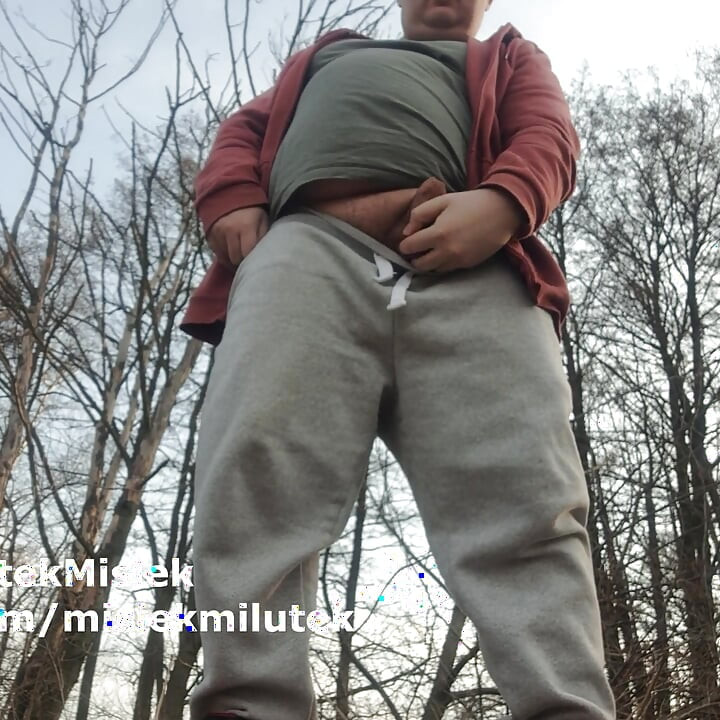 公園自慰 - 差點被抓到射精