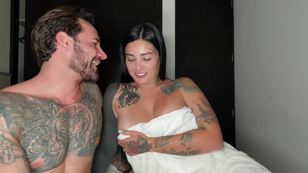 Australian man gives a beautiful Latina with a huge bum and natural breasts her debut – La Rola & Papi KOCIC