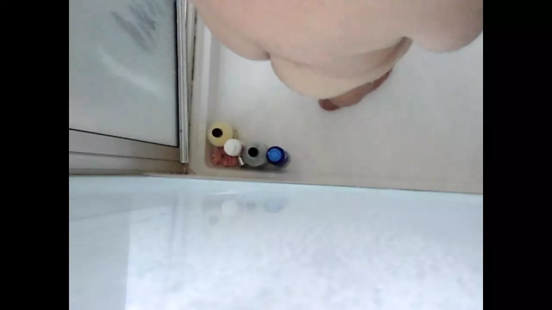 Dildo-arschfick in der dusche