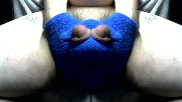 blue gloves